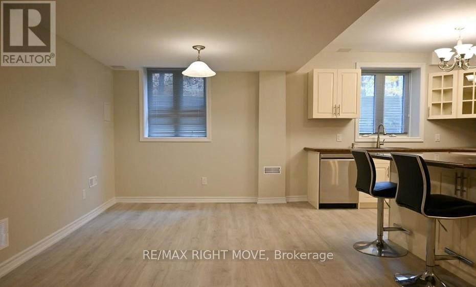 32 Mills Circle, Springwater (Midhurst), Ontario  L0L 1X0 - Photo 12 - S13023480