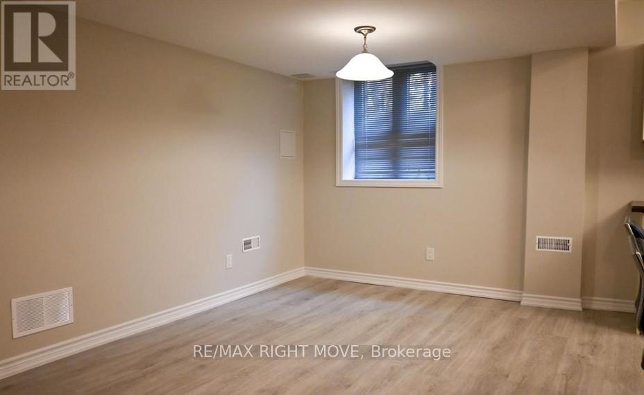 32 Mills Circle, Springwater (Midhurst), Ontario  L0L 1X0 - Photo 14 - S13023480