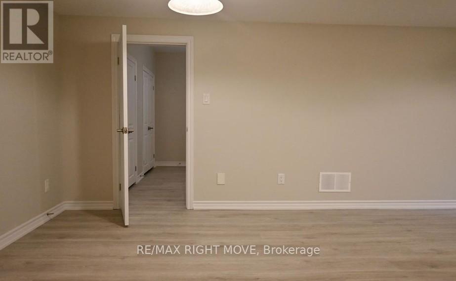 32 Mills Circle, Springwater (Midhurst), Ontario  L0L 1X0 - Photo 15 - S13023480