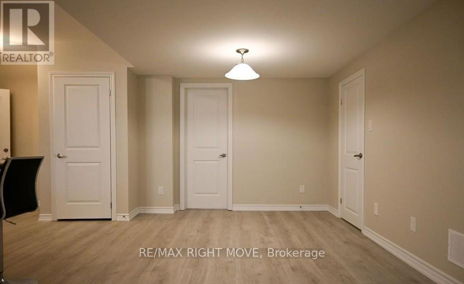 32 Mills Circle, Springwater (Midhurst), Ontario  L0L 1X0 - Photo 16 - S13023480