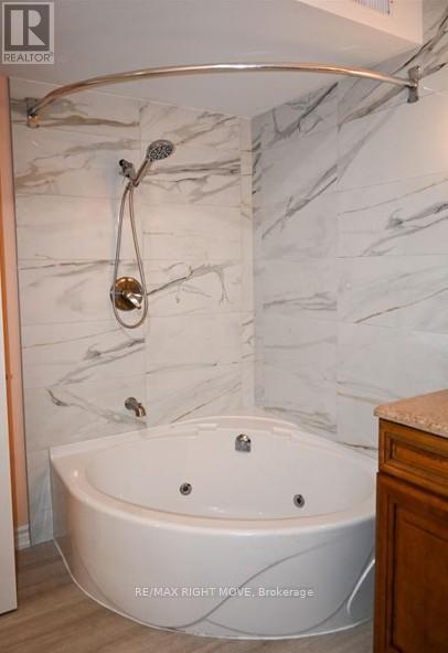 32 Mills Circle, Springwater (Midhurst), Ontario  L0L 1X0 - Photo 18 - S13023480