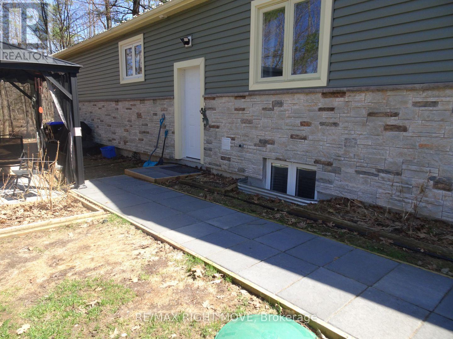 32 Mills Circle, Springwater (Midhurst), Ontario  L0L 1X0 - Photo 2 - S13023480