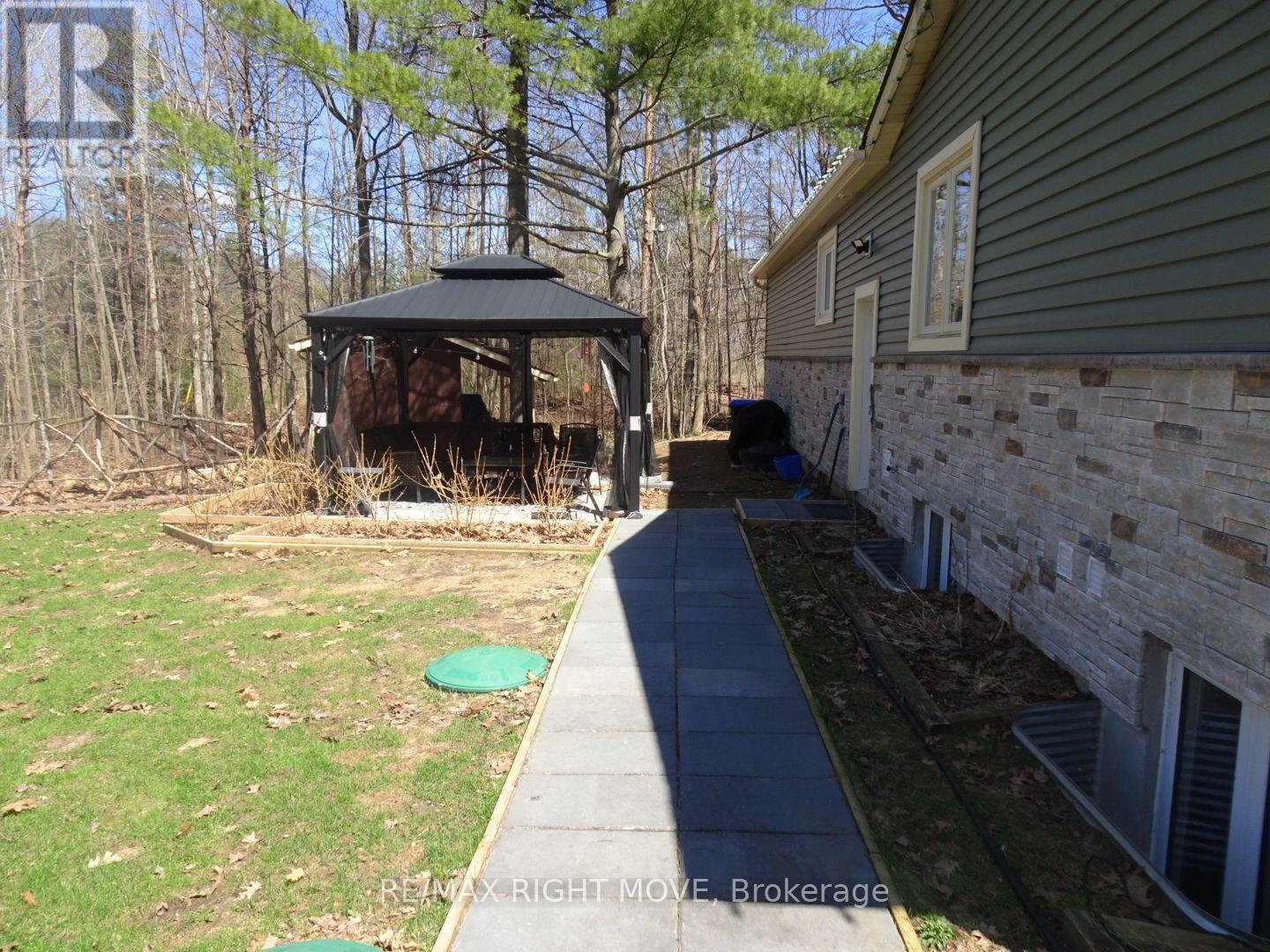 32 Mills Circle, Springwater (Midhurst), Ontario  L0L 1X0 - Photo 3 - S13023480