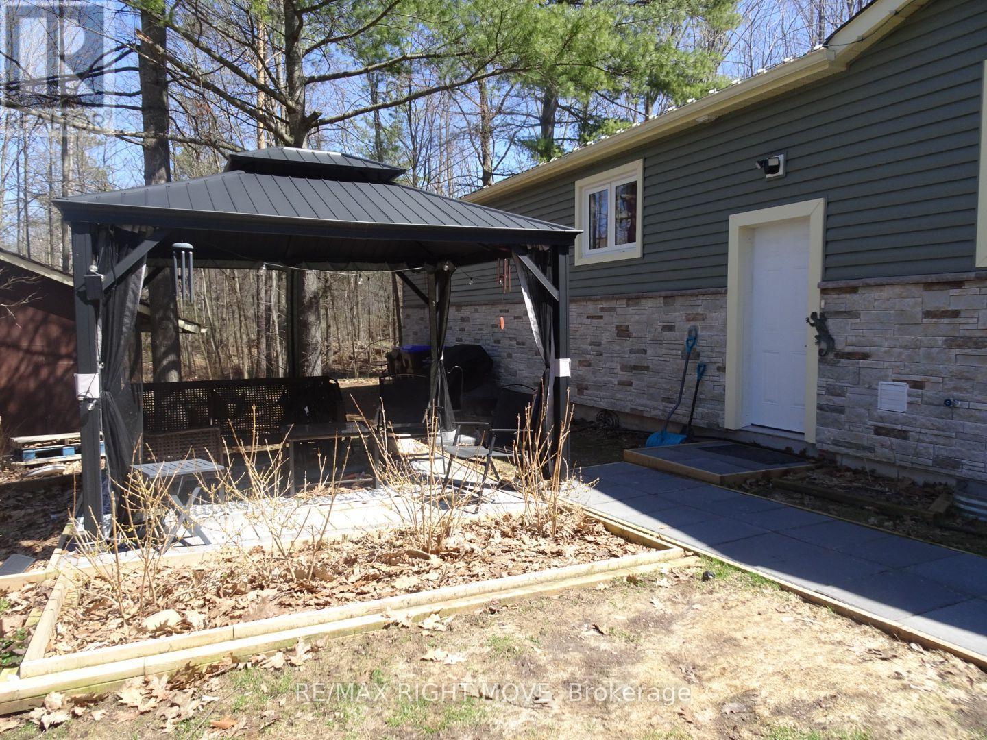 32 Mills Circle, Springwater (Midhurst), Ontario  L0L 1X0 - Photo 4 - S13023480