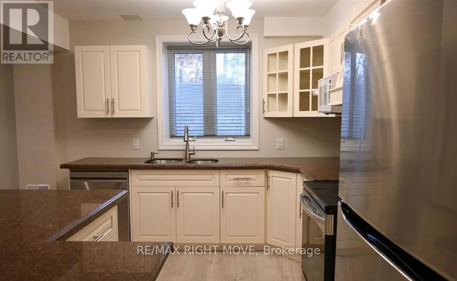 32 Mills Circle, Springwater (Midhurst), Ontario  L0L 1X0 - Photo 7 - S13023480