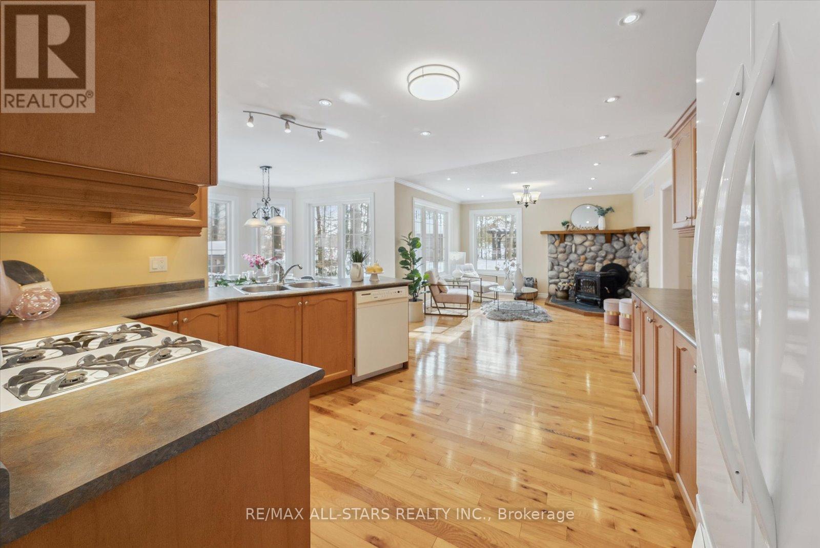 29 Robert Boulevard, Springwater (Hillsdale), Ontario  L0L 1V0 - Photo 14 - S13023488