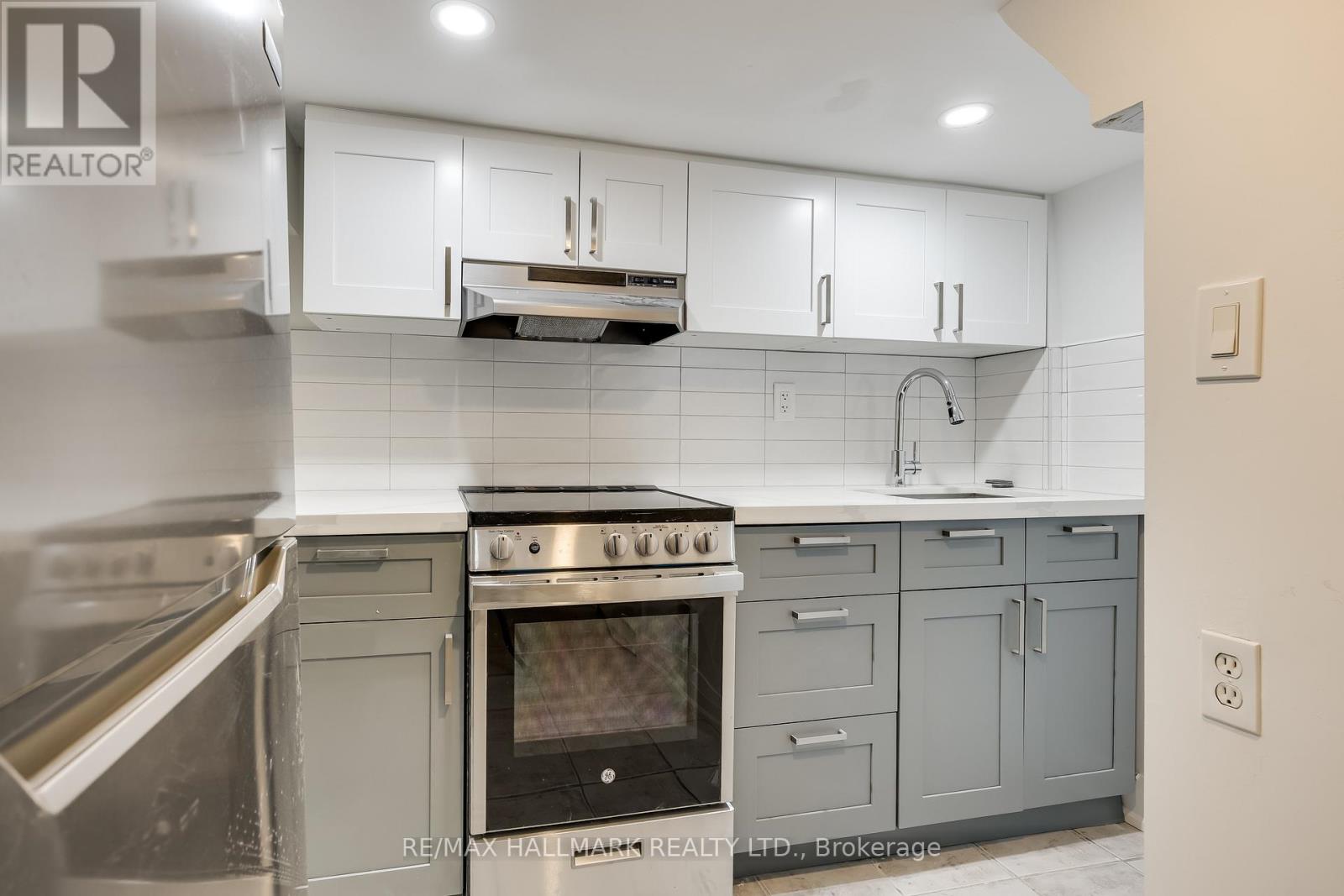 196 Livingstone Avenue, Toronto, Ontario  M6E 2M2 - Photo 32 - W13023542