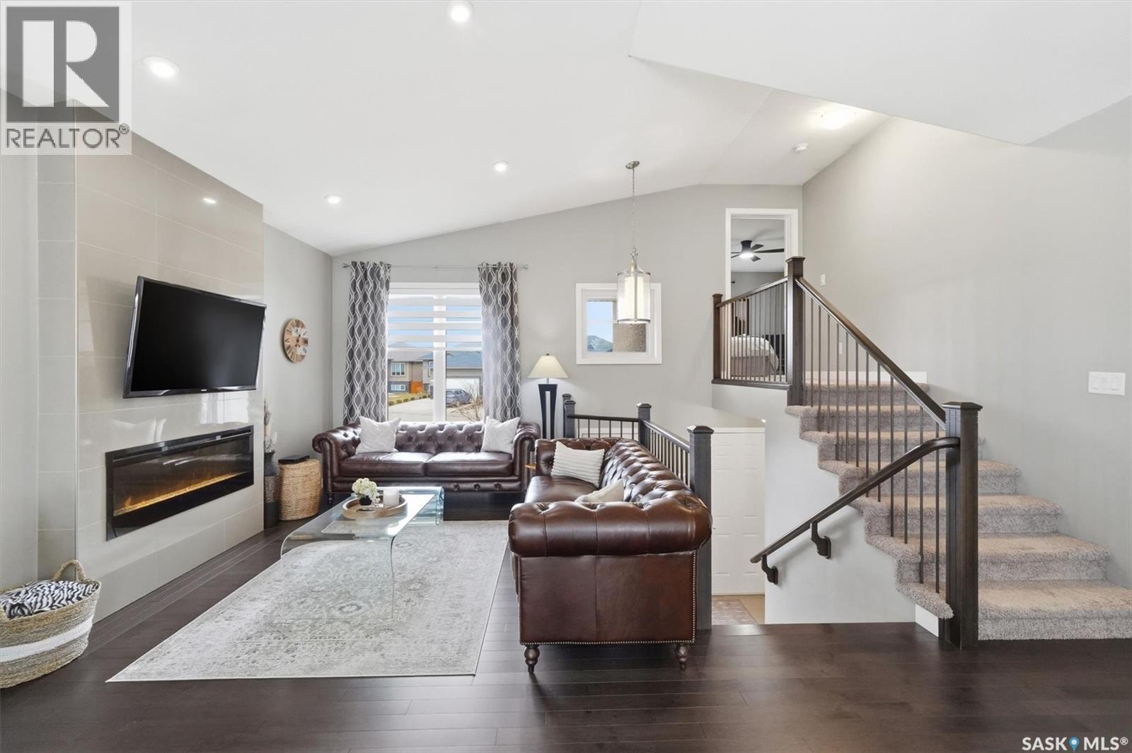 127 Schumacher Bay, Saskatoon, Saskatchewan  S7V 0H7 - Photo 3 - SK033371