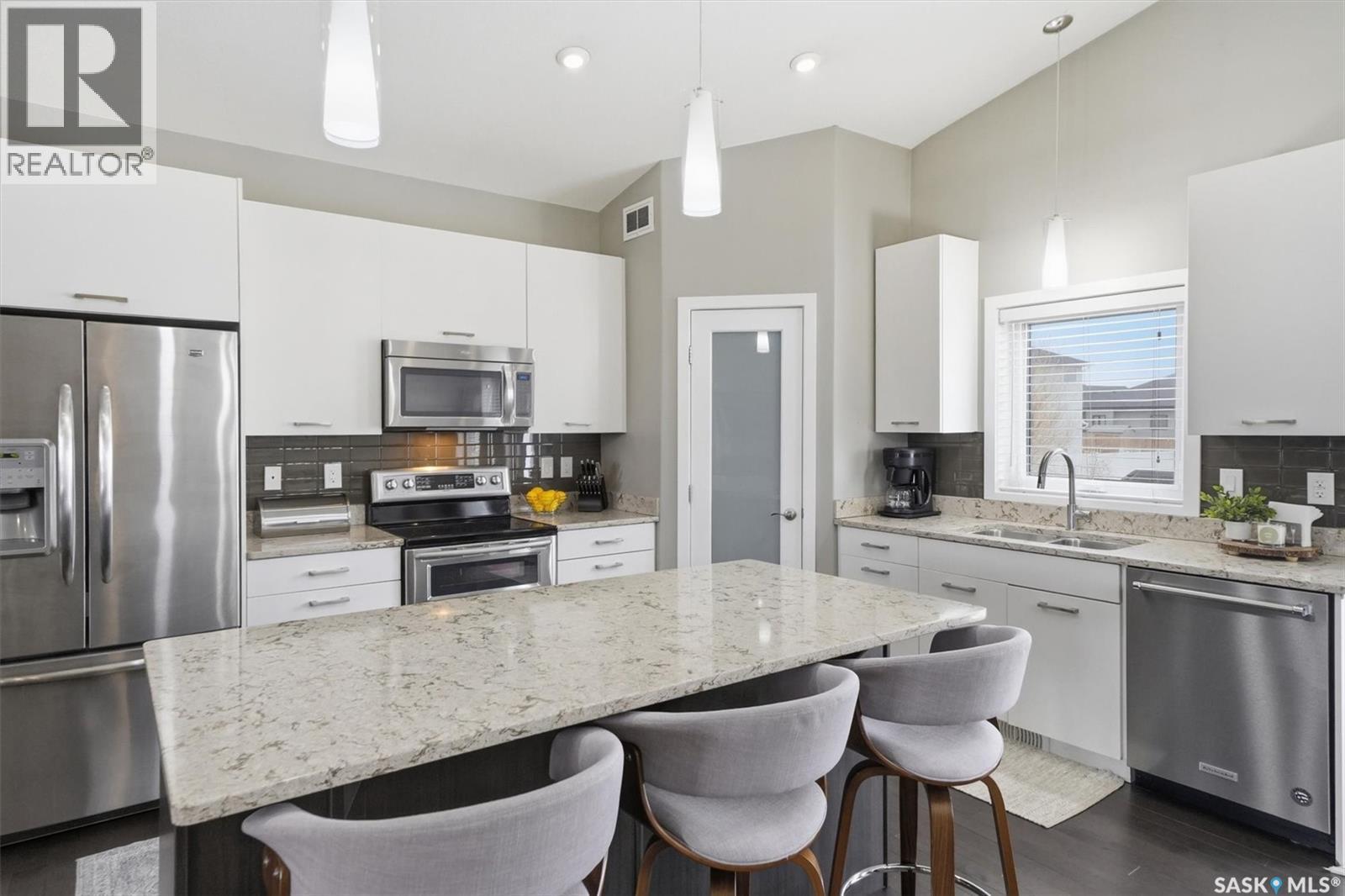 127 Schumacher Bay, Saskatoon, Saskatchewan  S7V 0H7 - Photo 8 - SK033371