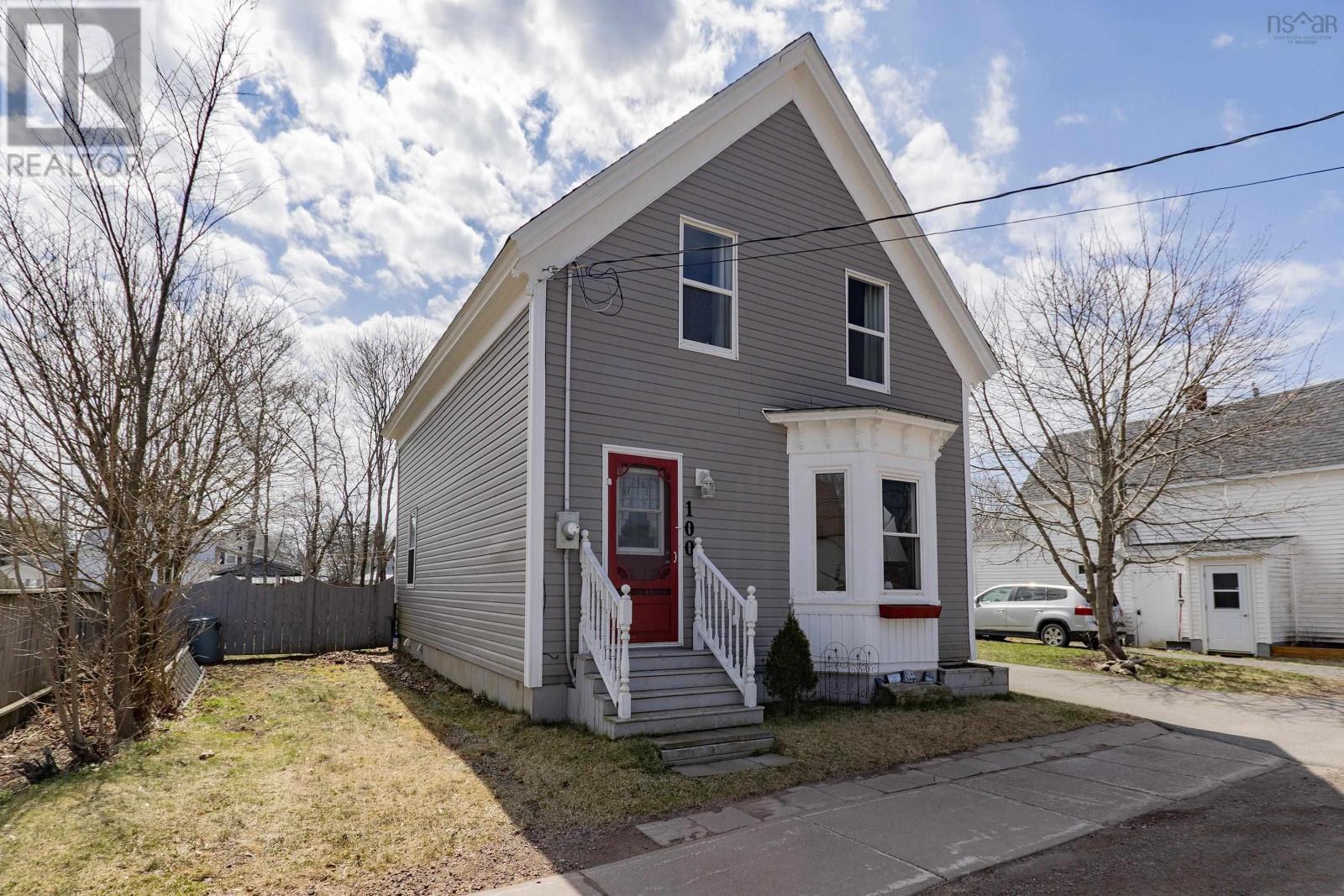 100 Queen Street, Parrsboro, Nova Scotia  B0M 1S0 - Photo 2 - 202603301