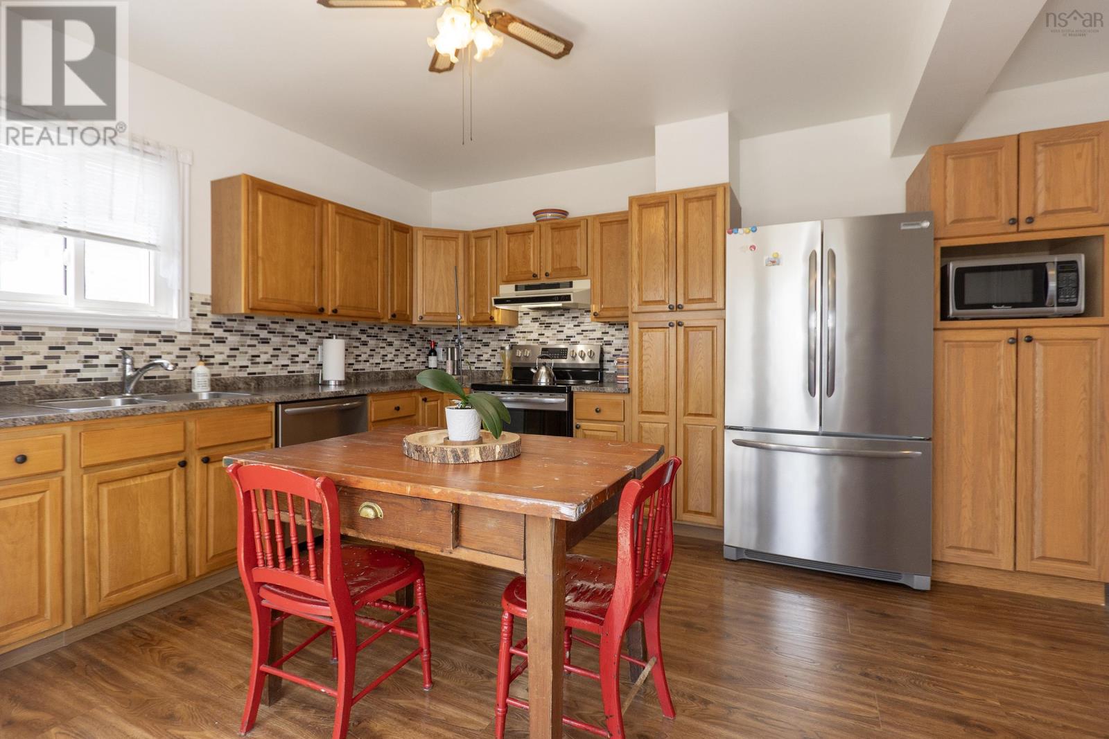 100 Queen Street, Parrsboro, Nova Scotia  B0M 1S0 - Photo 7 - 202603301