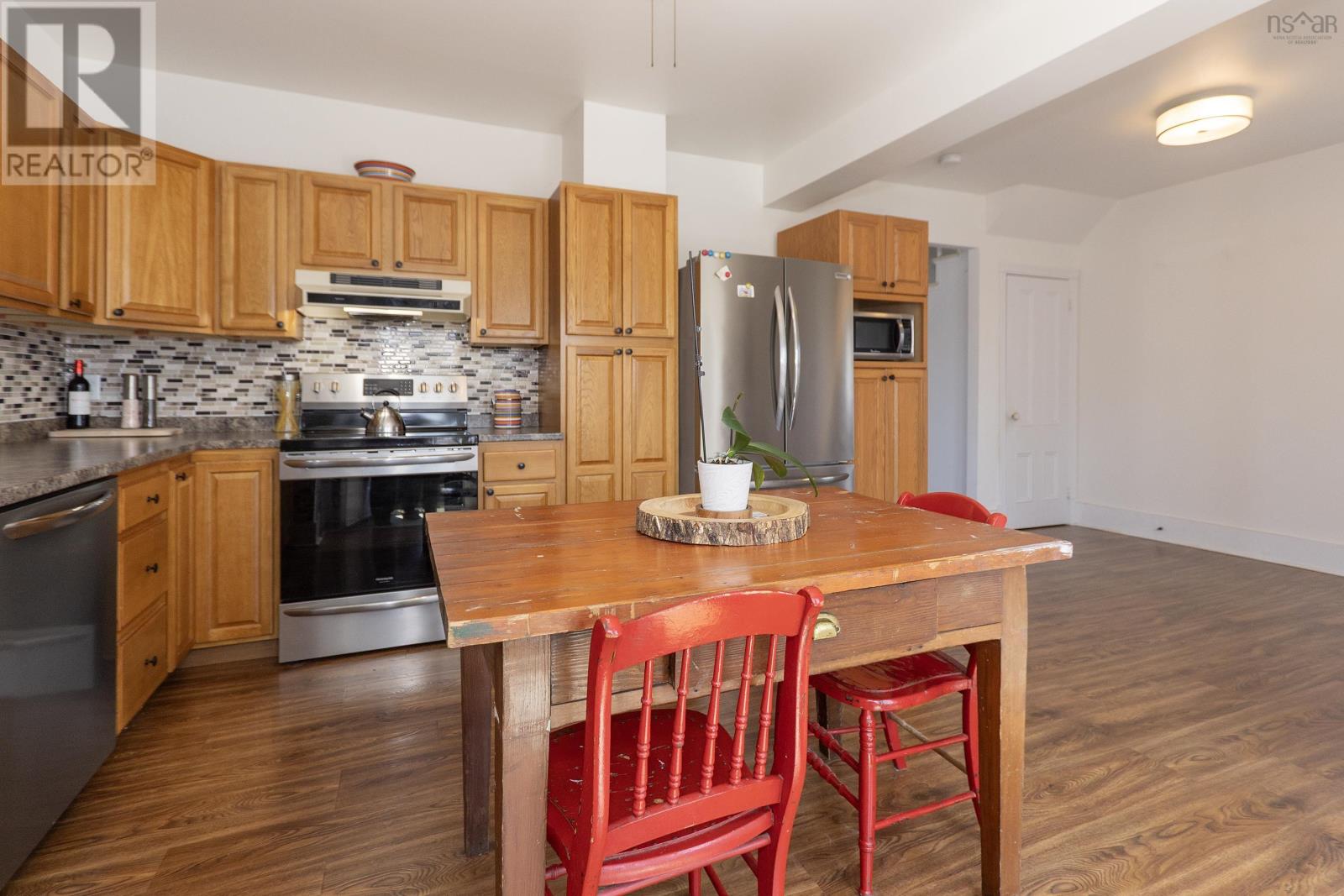 100 Queen Street, Parrsboro, Nova Scotia  B0M 1S0 - Photo 8 - 202603301