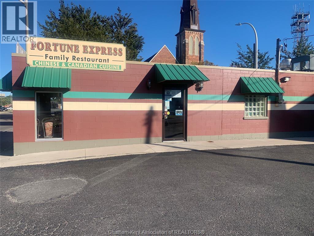 104 WELLINGTON STREET, Chatham, Ontario