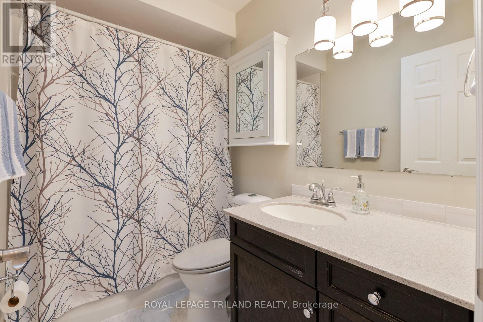 Photo 18 of 38 for 41 Dunwich Drive