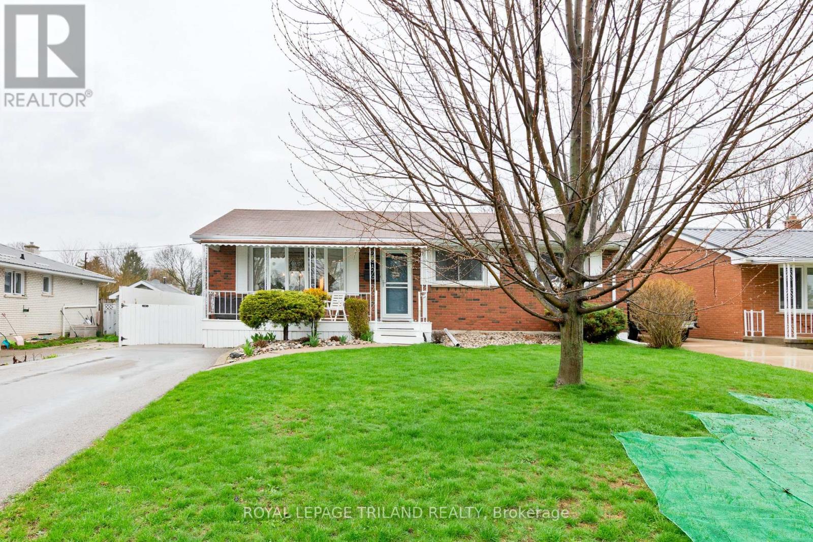 Photo 2 of 38 for 41 Dunwich Drive