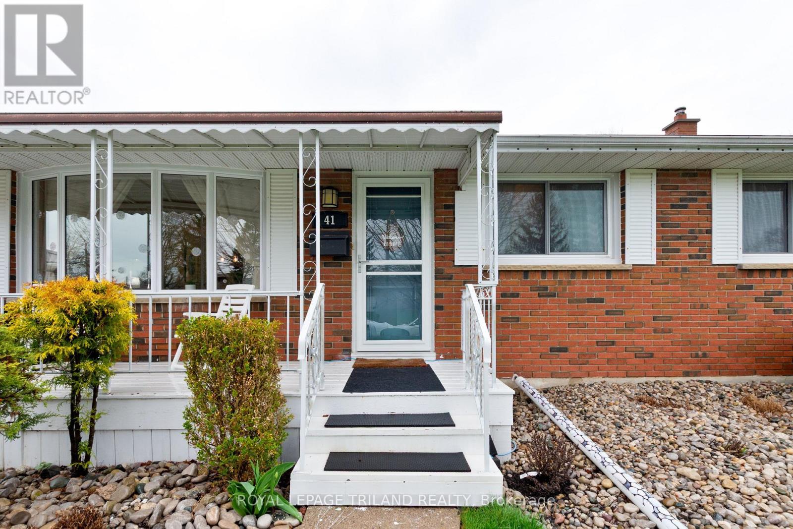 Photo 3 of 38 for 41 Dunwich Drive