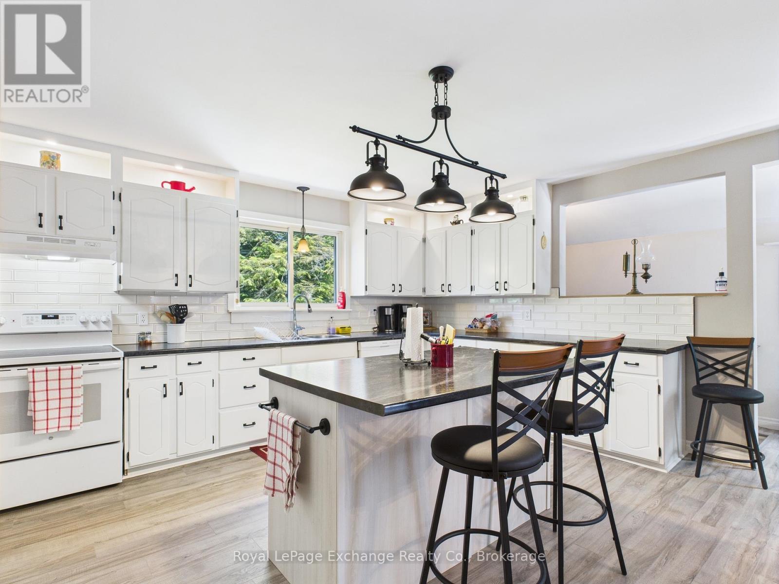 105 Menomini Road, Huron-Kinloss, Ontario  N2Z 2X3 - Photo 10 - X12830830