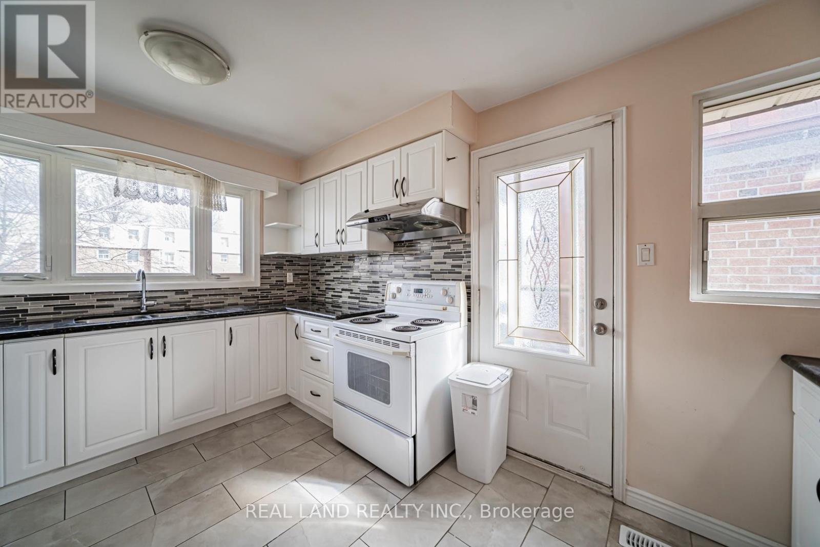 1153 Huntingwood Drive, Toronto, Ontario  M1S 1K6 - Photo 13 - E13023578