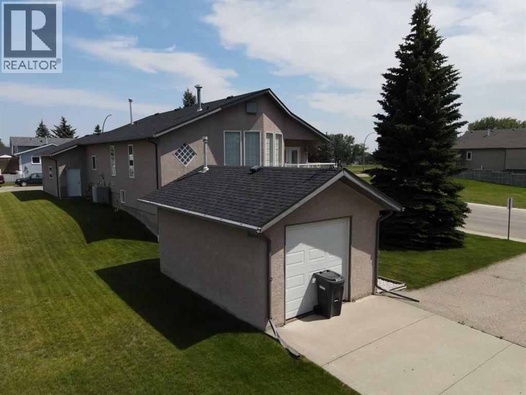 328 Parkview Estates, Strathmore, Alberta  T1P 1K8 - Photo 6 - A2301675