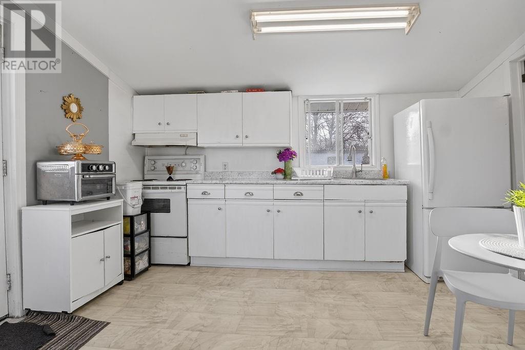 6b Peter Street, Copper Cliff, Ontario  P0M 1N0 - Photo 2 - 2127219