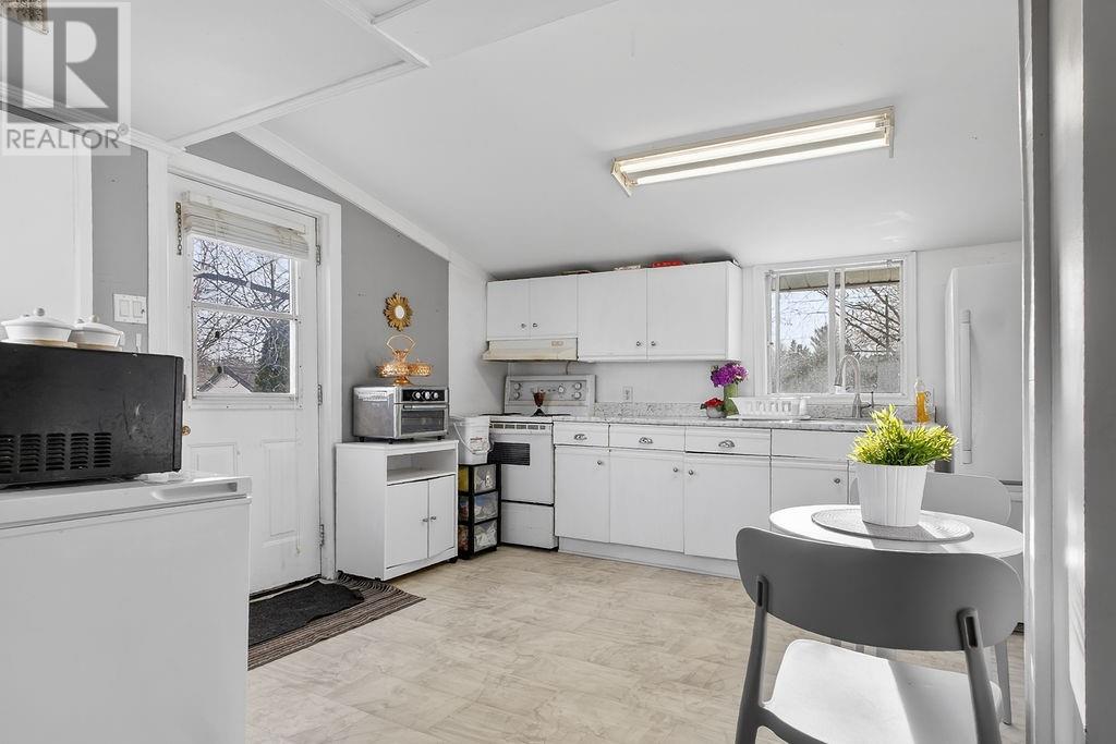 6b Peter Street, Copper Cliff, Ontario  P0M 1N0 - Photo 3 - 2127219