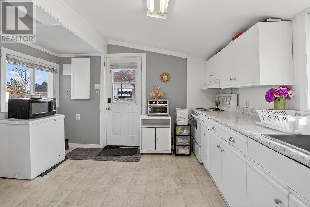 6b Peter Street, Copper Cliff, Ontario  P0M 1N0 - Photo 4 - 2127219