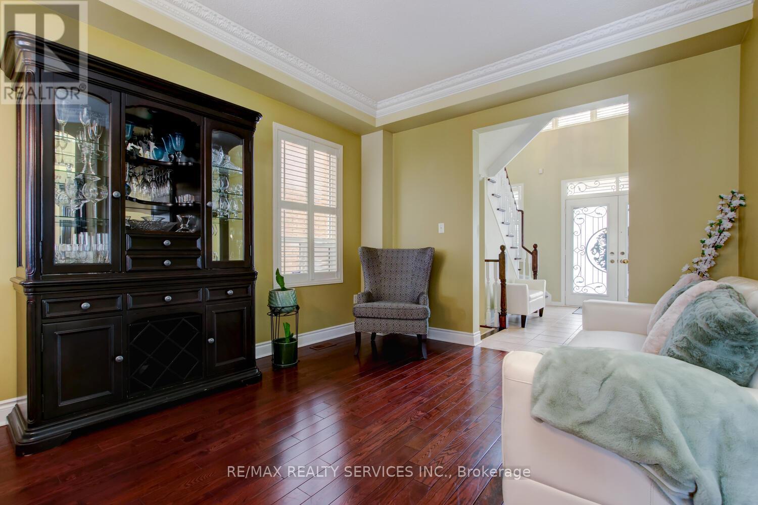 47 Cape Dorset Crescent, Brampton, Ontario  L6R 3K9 - Photo 5 - W13023564