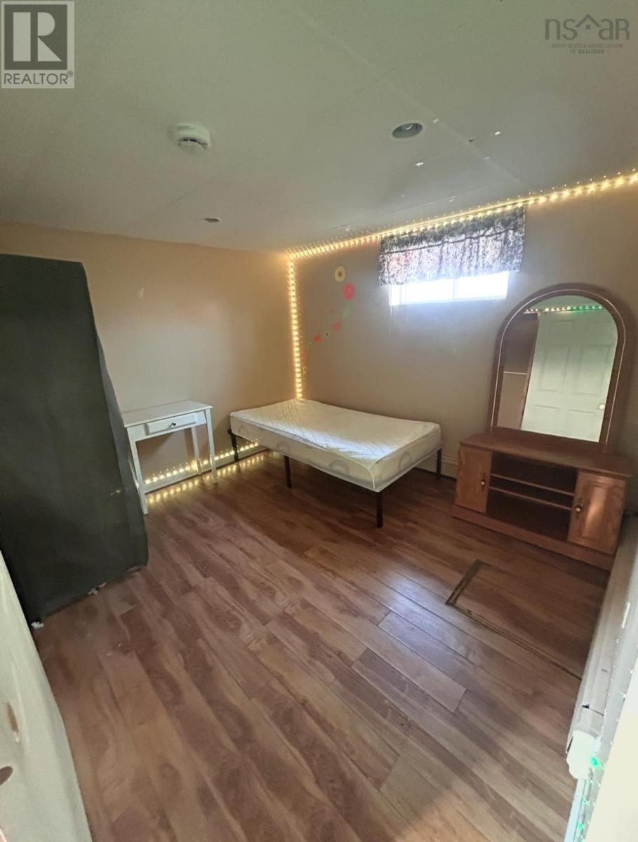 200 Reserve Street, Glace Bay, Nova Scotia  B1A 4W5 - Photo 10 - 202600376