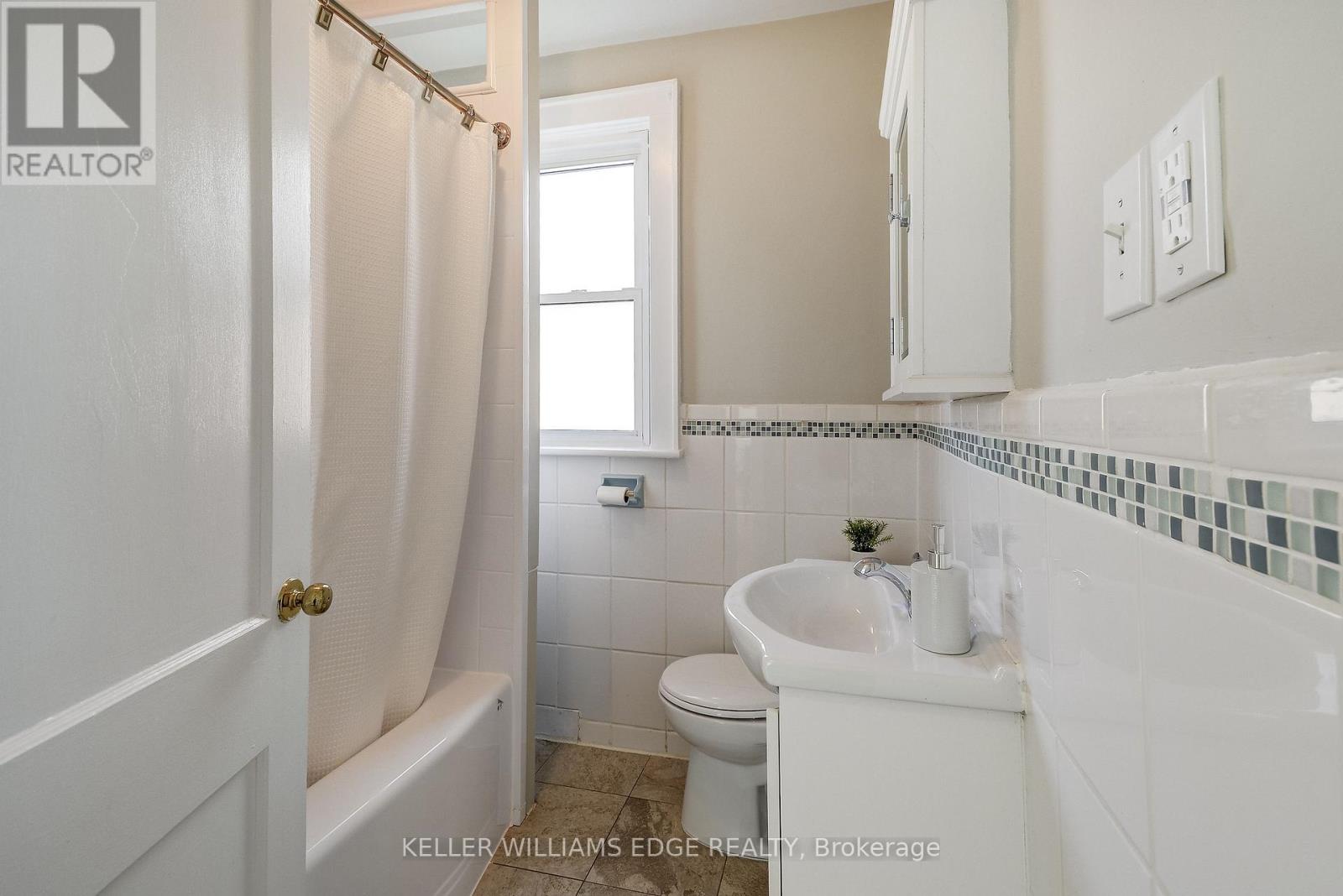 53 East 19th Street, Hamilton, Ontario  L9A 4R9 - Photo 14 - X13023592