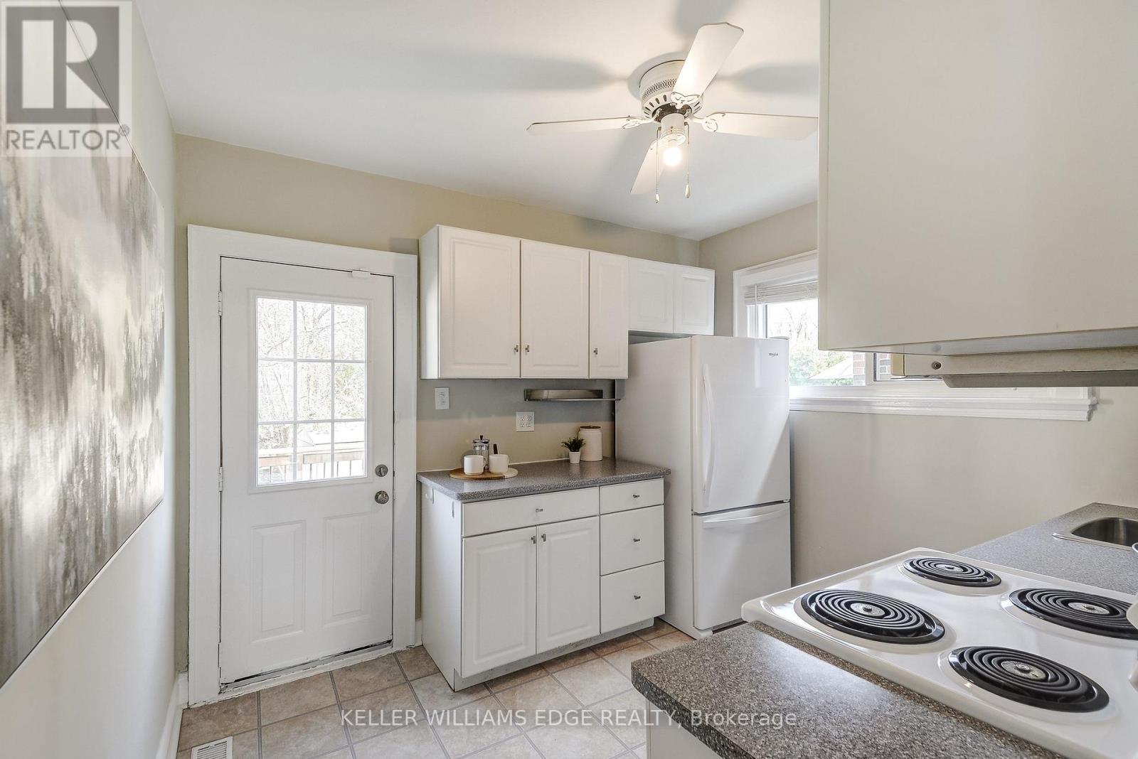 53 East 19th Street, Hamilton, Ontario  L9A 4R9 - Photo 9 - X13023592