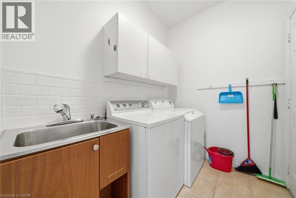 46 Manitoulin Trail, Hamilton, Ontario  L9B 2X8 - Photo 12 - 40805507