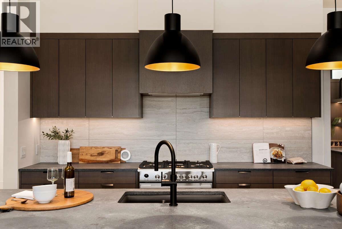 866 Predator Ridge Drive, Vernon, British Columbia  V1H 1G4 - Photo 7 - 10380484