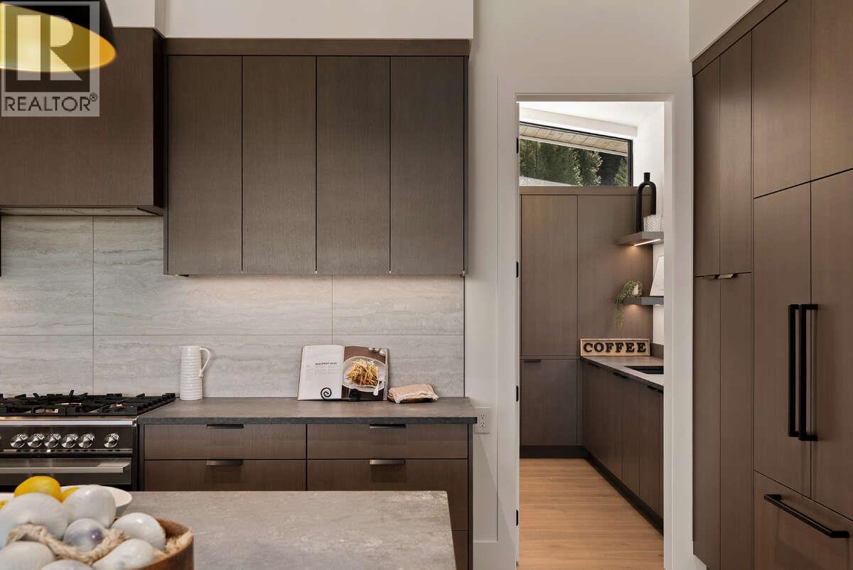 866 Predator Ridge Drive, Vernon, British Columbia  V1H 1G4 - Photo 10 - 10380484