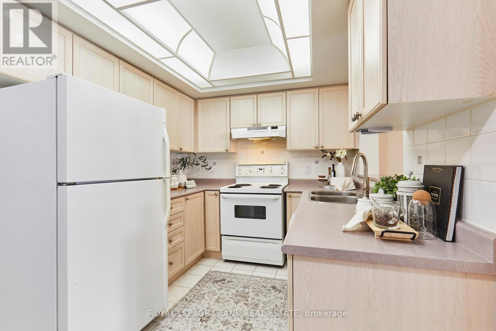 707 - 1400 The Esplanade N, Pickering, Ontario  L1V 6V2 - Photo 4 - E13023734