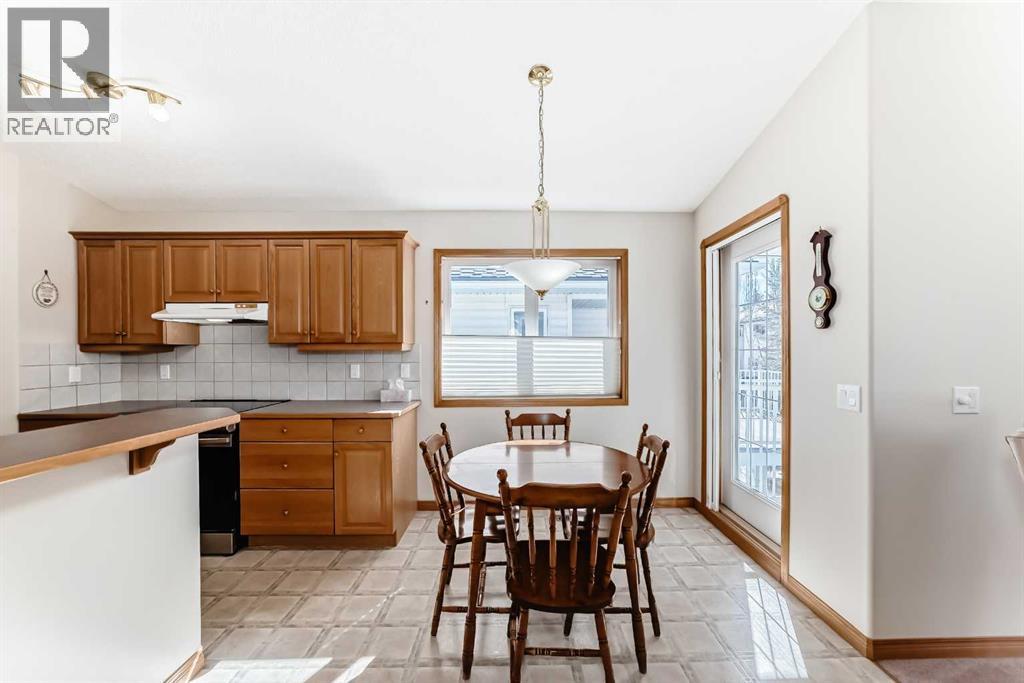 220 Rocky Ridge Villas NW, Calgary, Alberta  T3G 4R3 - Photo 11 - A2297086