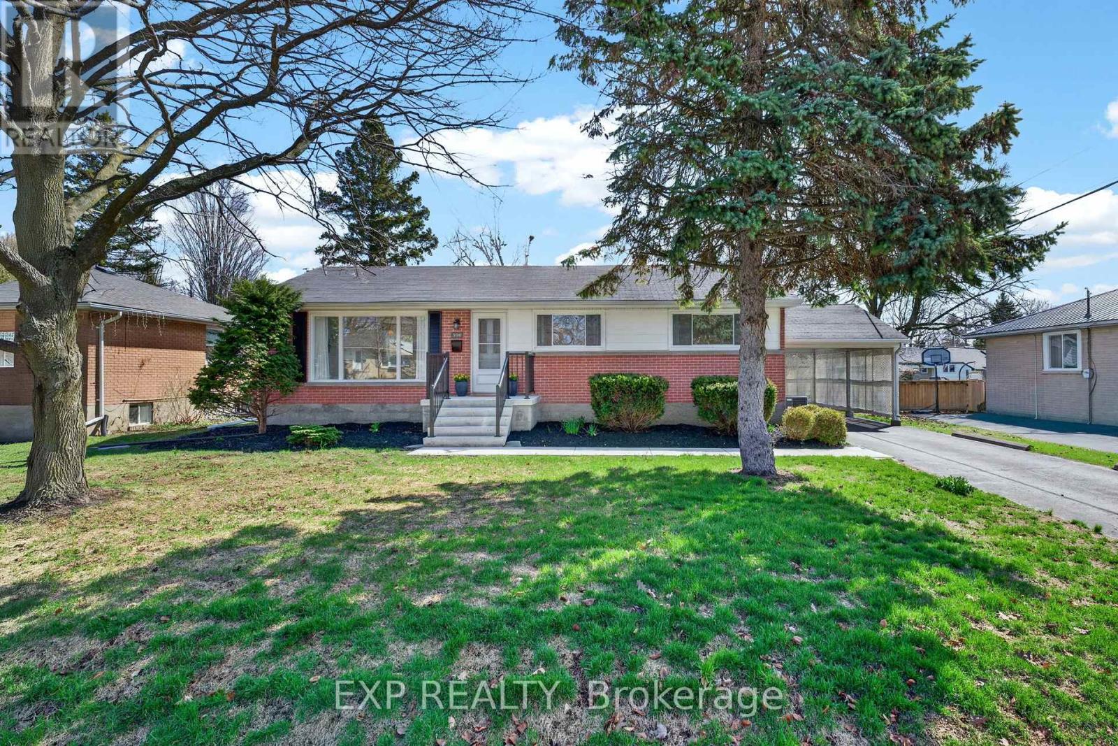 390 MCEWEN DRIVE, Kingston, Ontario