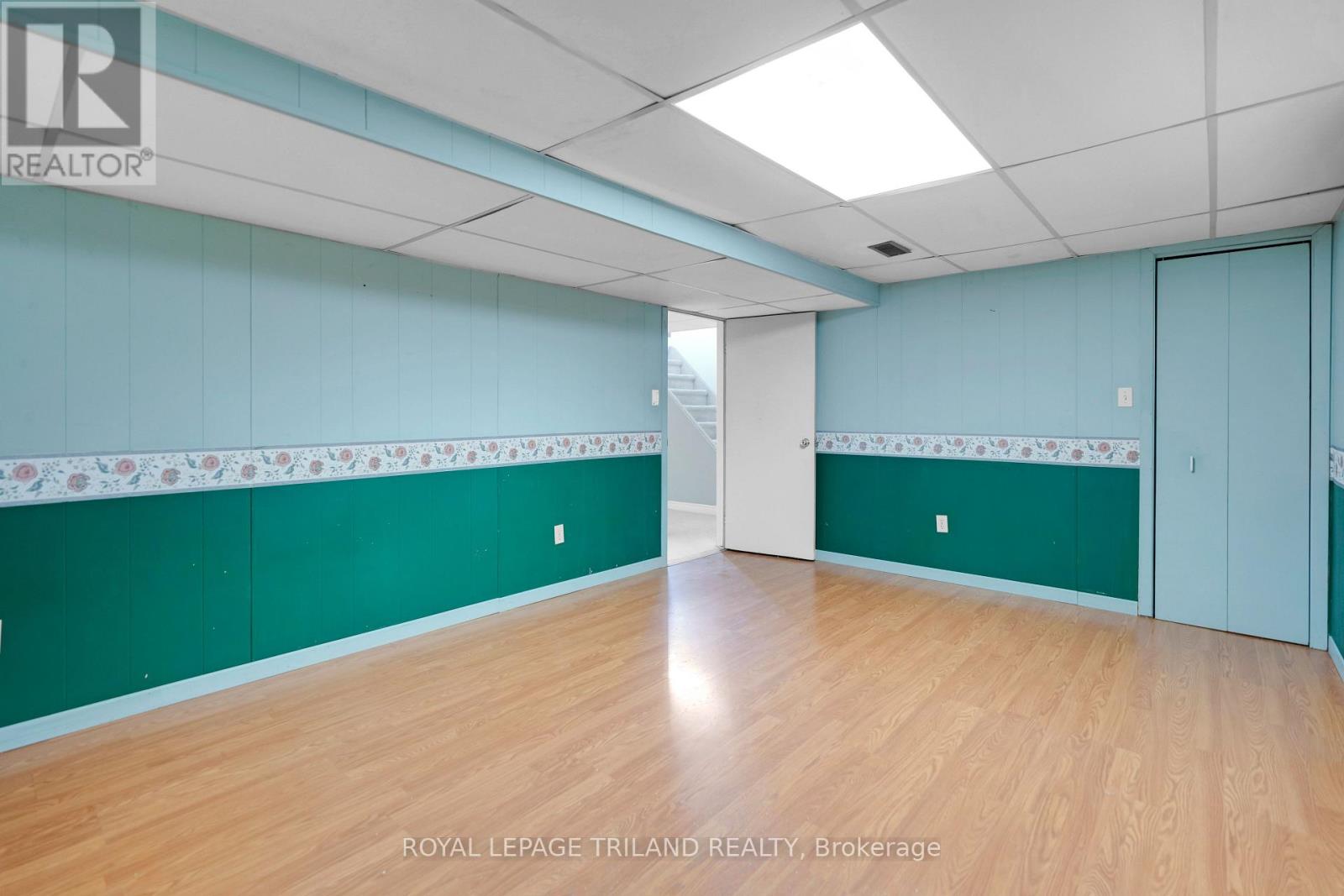 Photo 23 of 35 for 92 Ardsley Road