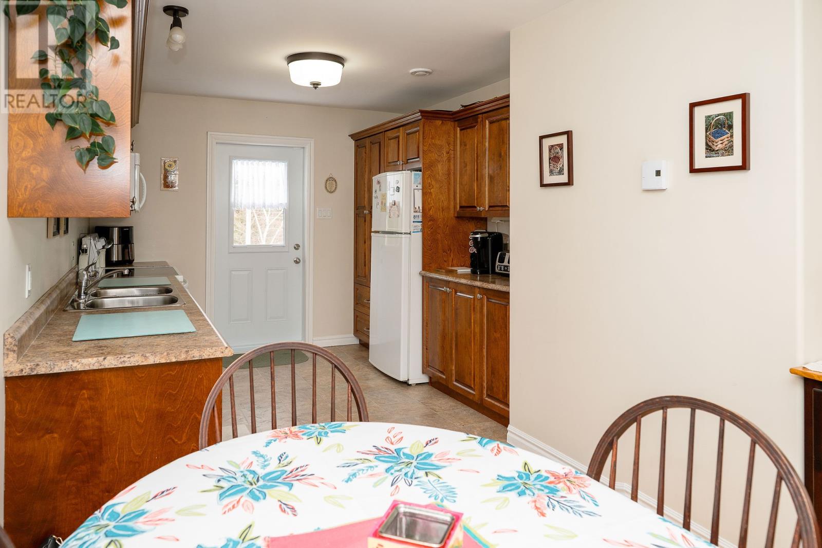 23 Russell Street, Gander, Newfoundland & Labrador  A1V 0A1 - Photo 9 - 1296338