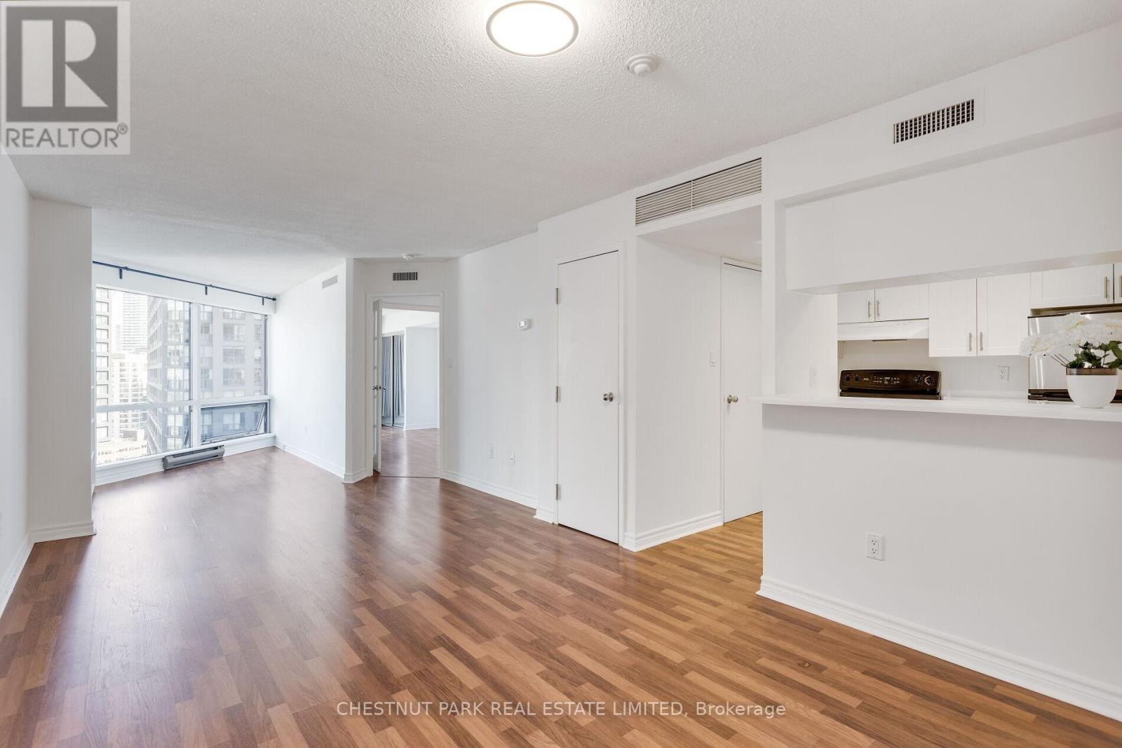 1408 - 1001 Bay Street, Toronto, Ontario  M5S 3A6 - Photo 8 - C13023706