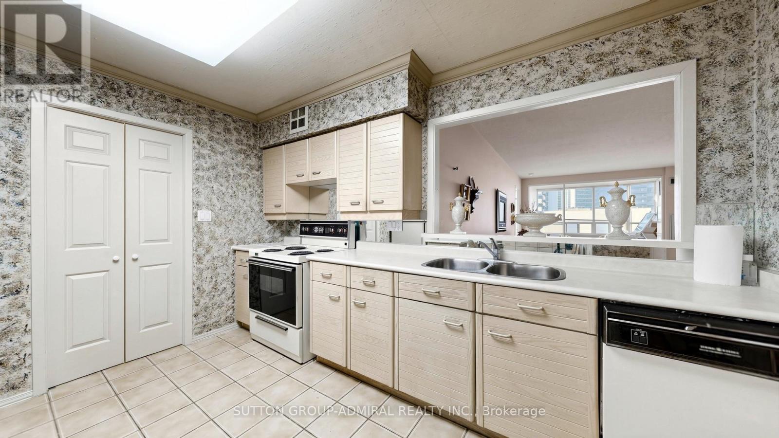 610 - 30 Greenfield Avenue, Toronto, Ontario  M2N 6N3 - Photo 5 - C13023720