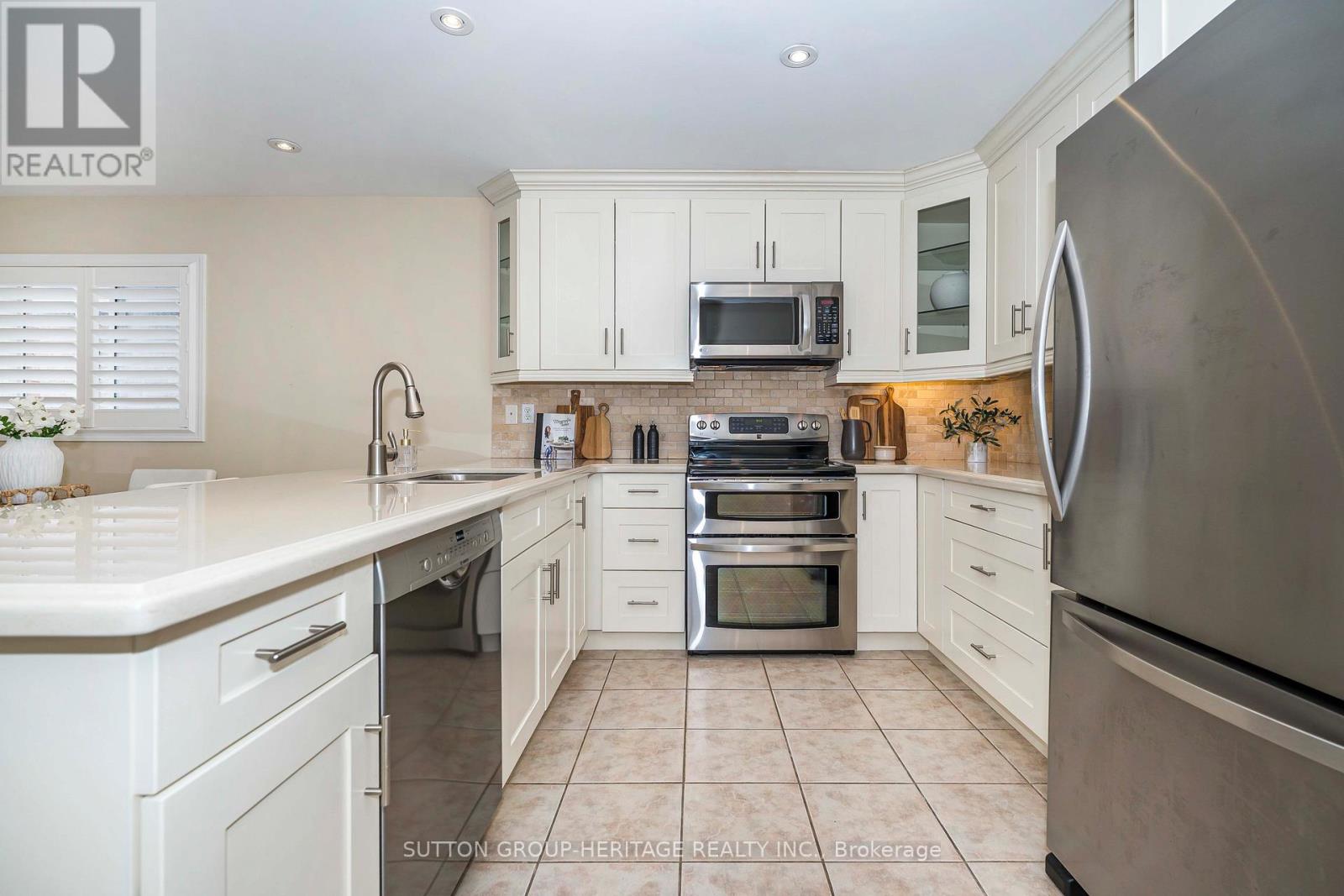 107 Mackey Drive, Whitby, Ontario  L1P 1R5 - Photo 7 - E13023664