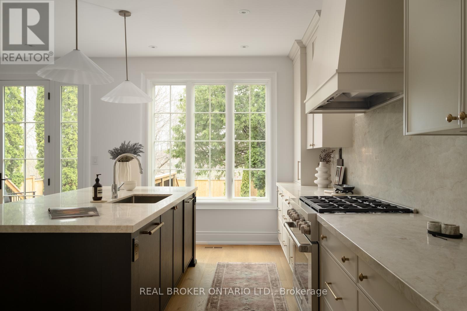 16 Glenshaw Crescent, Toronto, Ontario  M4B 2C9 - Photo 10 - E13023744