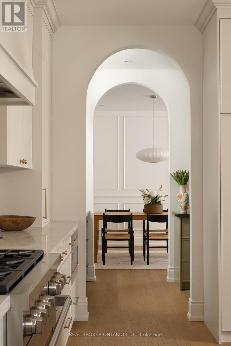 16 Glenshaw Crescent, Toronto, Ontario  M4B 2C9 - Photo 12 - E13023744