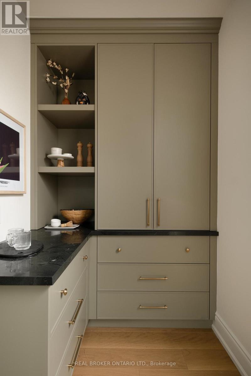 16 Glenshaw Crescent, Toronto, Ontario  M4B 2C9 - Photo 13 - E13023744