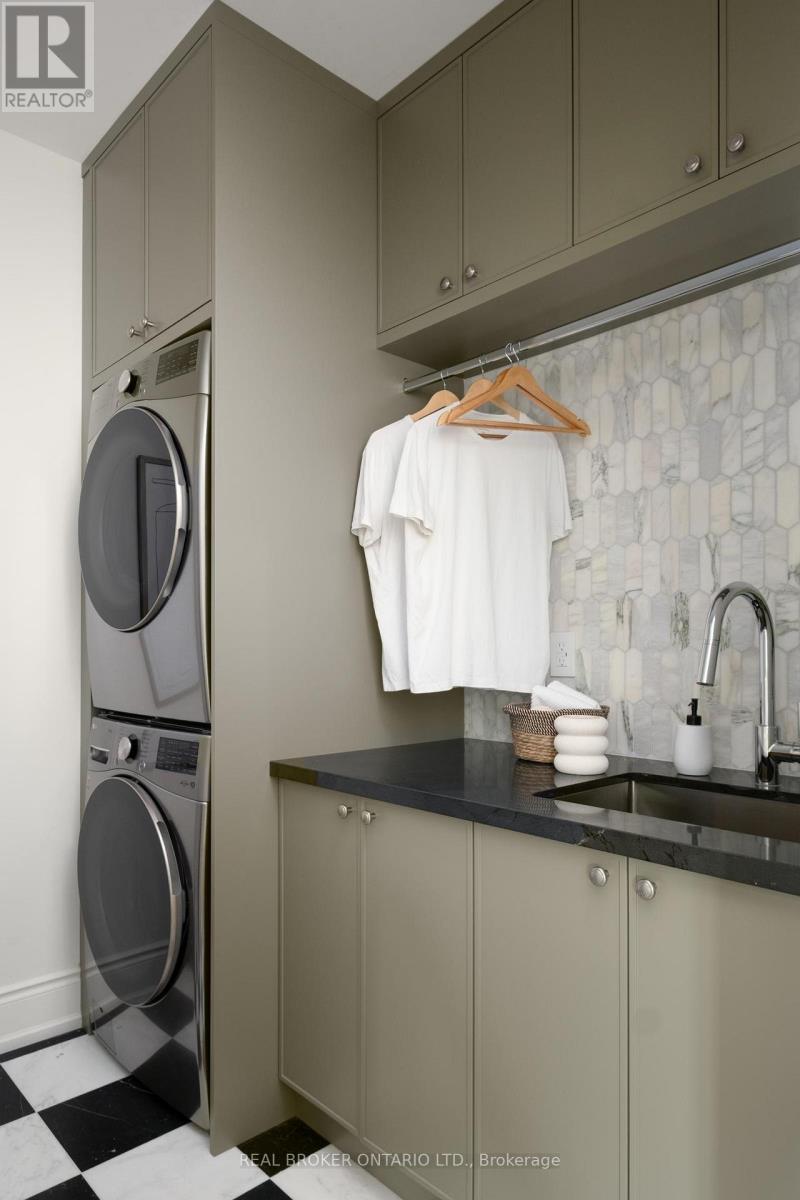 16 Glenshaw Crescent, Toronto, Ontario  M4B 2C9 - Photo 41 - E13023744