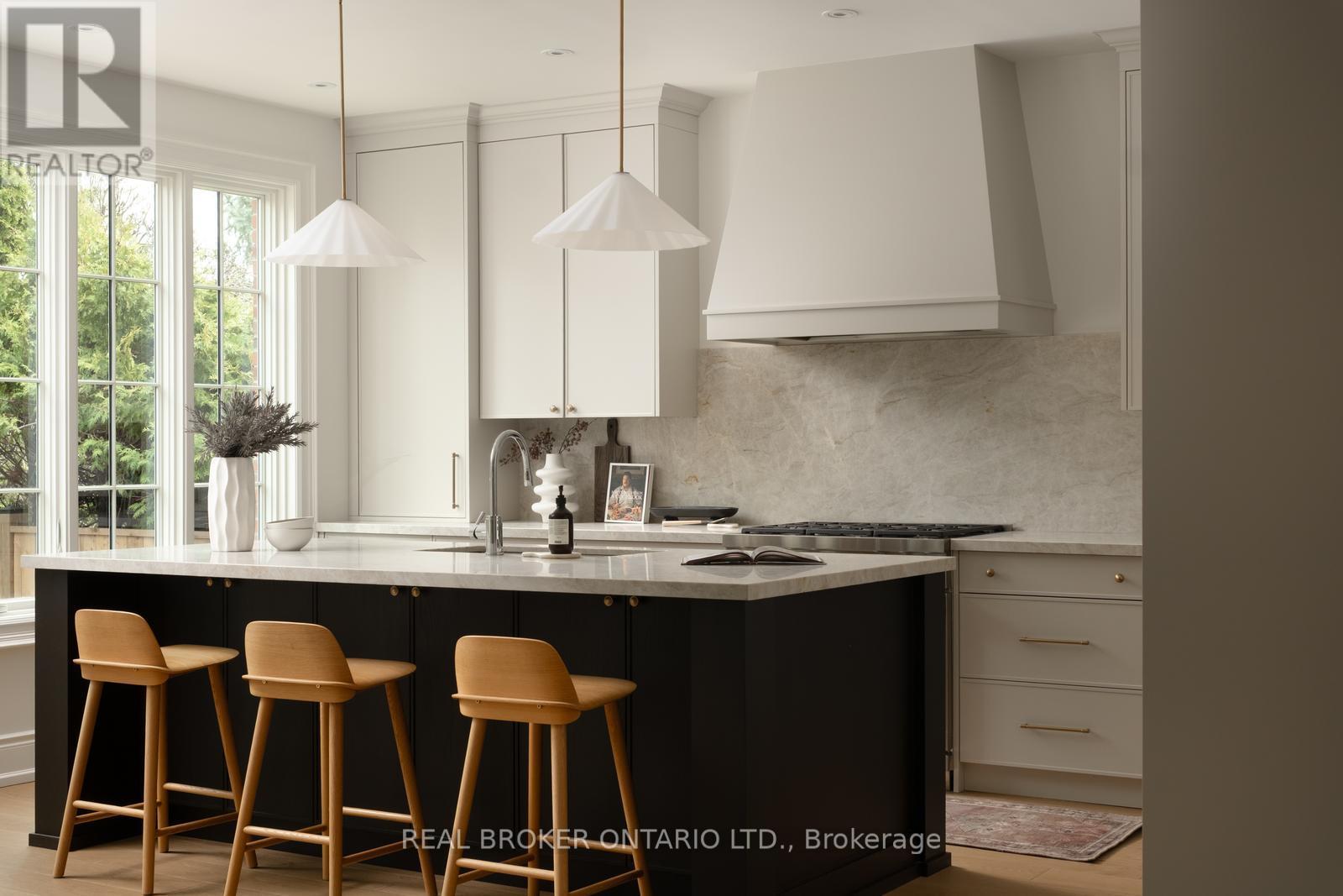 16 Glenshaw Crescent, Toronto, Ontario  M4B 2C9 - Photo 7 - E13023744