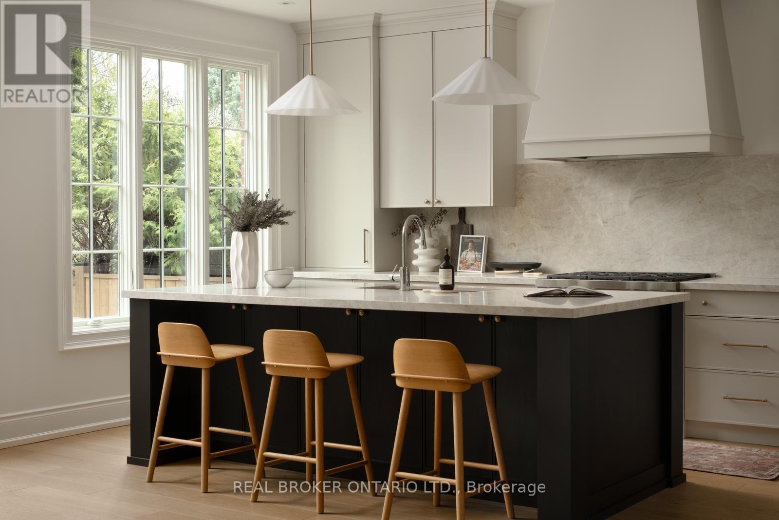 16 Glenshaw Crescent, Toronto, Ontario  M4B 2C9 - Photo 9 - E13023744