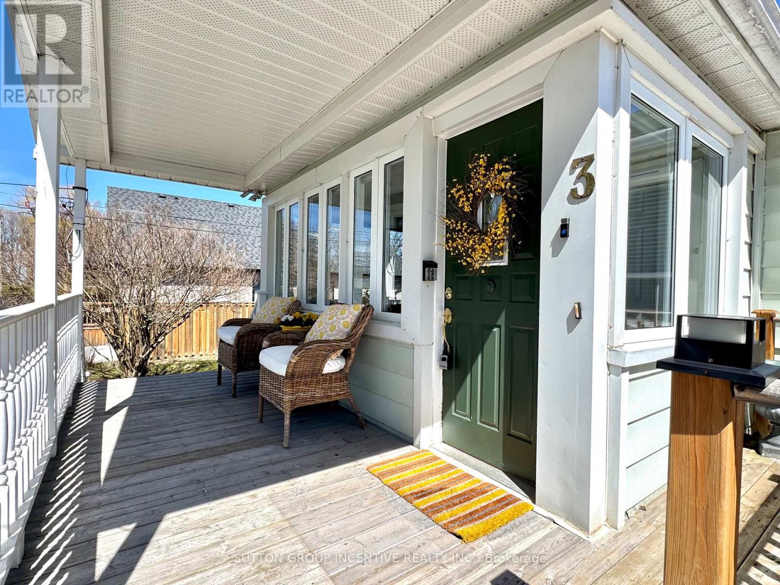 3 Melody Lane, Georgina, Ontario  L0E 1L0 - Photo 2 - N13023646