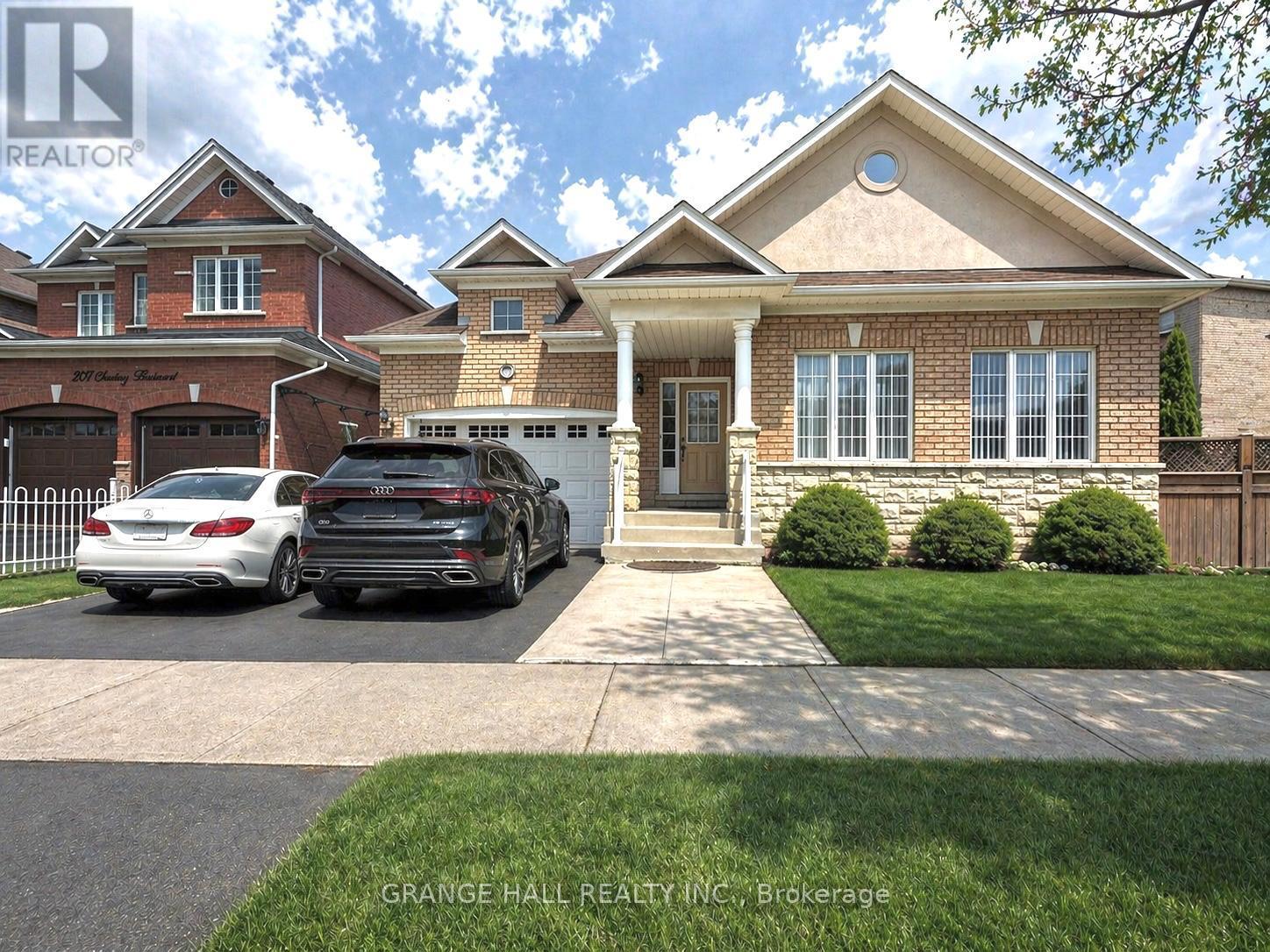 203 STARLING BOULEVARD, Vaughan, Ontario