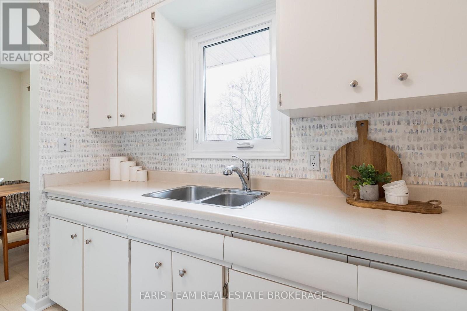 12 Marion Crescent, Barrie, Ontario  L4M 2L3 - Photo 10 - S13023684